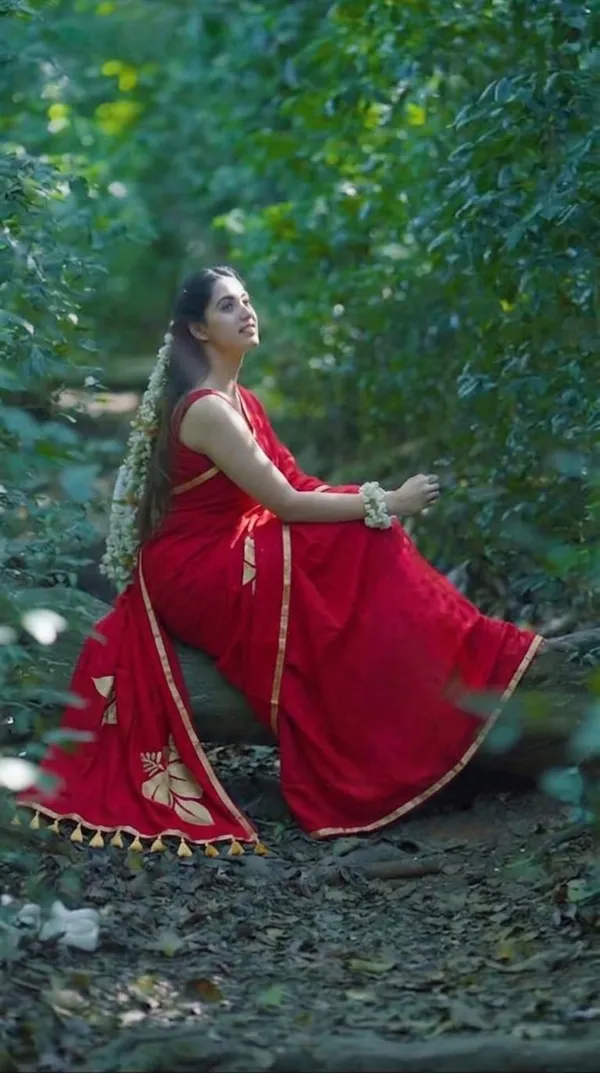 Mull_Cotton_Doll_Embroidery_Saree_Without_Blouse_Piece_Quality_Premium_Thin