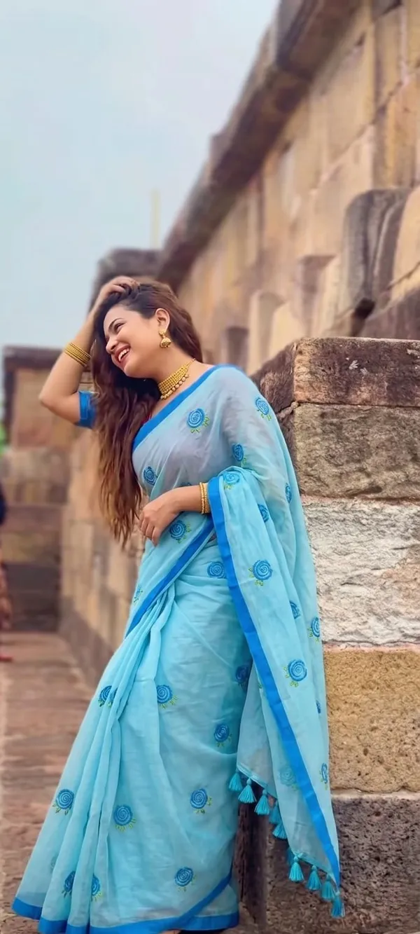 Mull_Cotton_Rose_Embroidery_Saree_Without_Blouse_Piece_Quality_Premium_Thin
