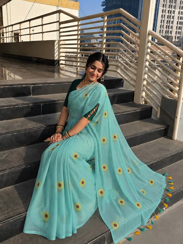 Mull_Cotton_Sunflower_Embroidery_Saree_Without_Blouse_Piece_Quality_Premium_Thin