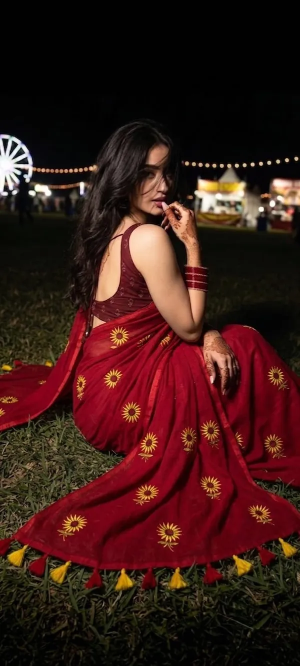 Mull_Cotton_Sunflower_Embroidery_Saree_Without_Blouse_Piece_Quality_Premium_Thin