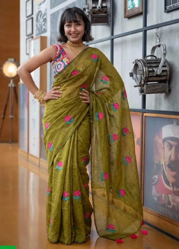 Mull_Cotton_Embroidery_Saree_Without_Blouse_Piece_Quality_Premium_Thin