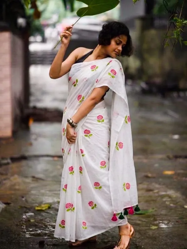 Mull_Cotton_Embroidery_Saree_Without_Blouse_Piece_Quality_Premium_Thin
