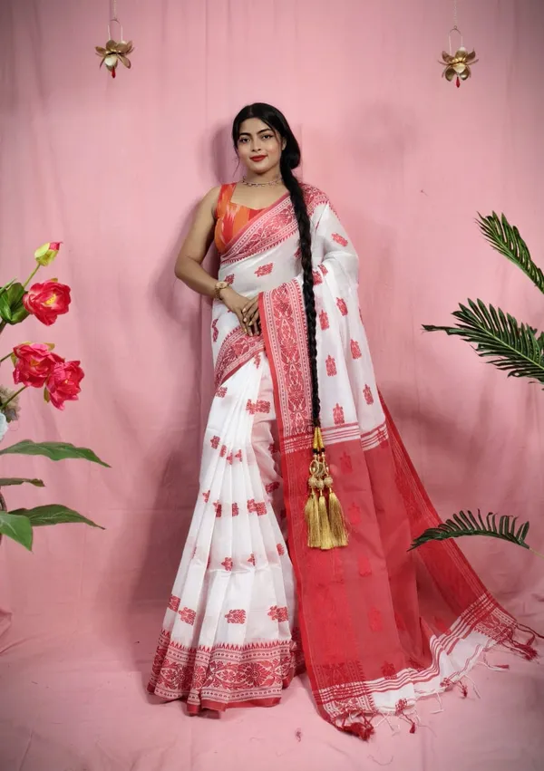 Handloom_Woven_Design_Saree_With_Blouse_Piece_Red_Pallu,_White_Body