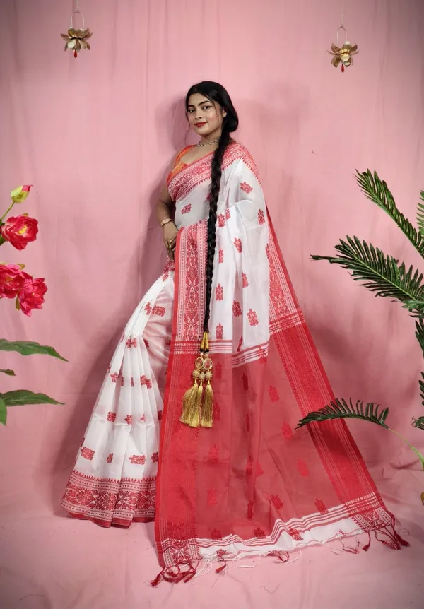 Handloom_Woven_Design_Saree_With_Blouse_Piece_Red_Pallu,_White_Body