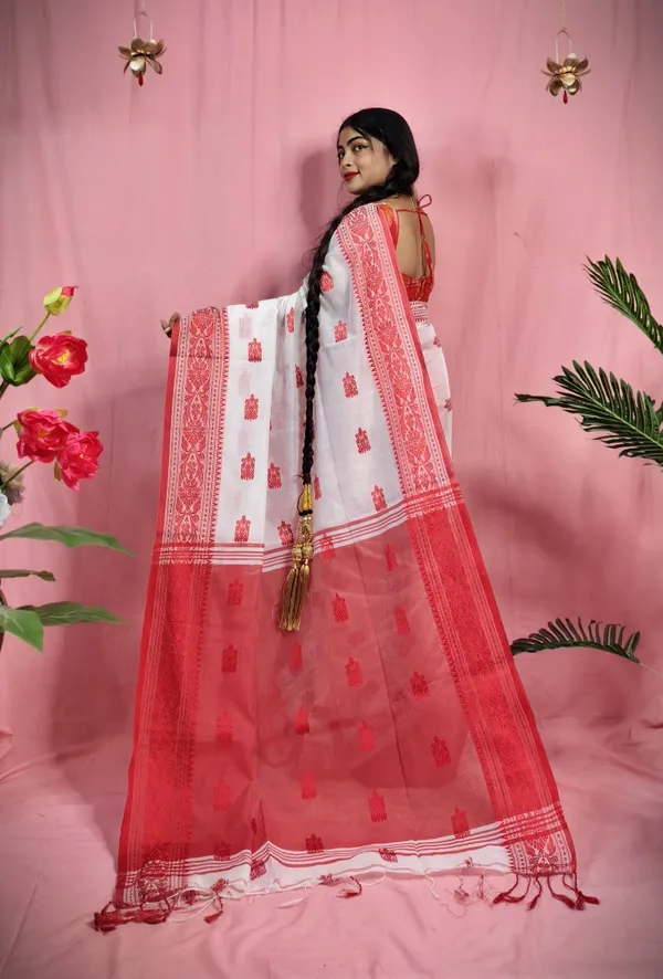 Handloom_Woven_Design_Saree_With_Blouse_Piece_Red_Pallu,_White_Body