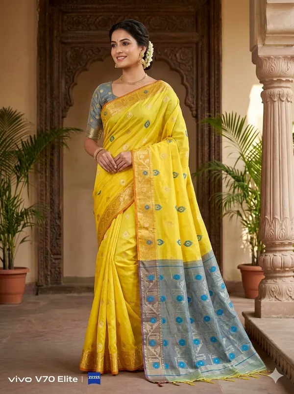 Exclusive_New_Puja_Special_Dhakai_Jamdani_Saree_With_Blouse_Piece