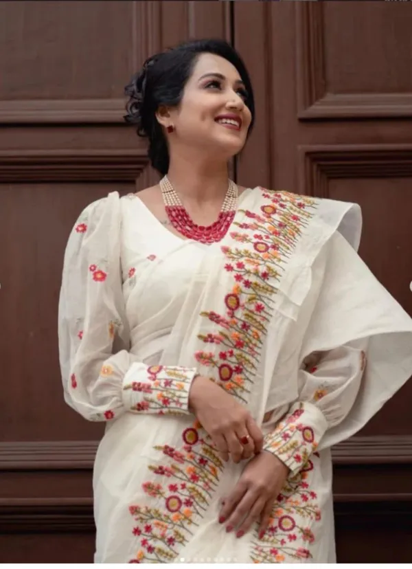 Mul_Cotton_Embroidery_Saree