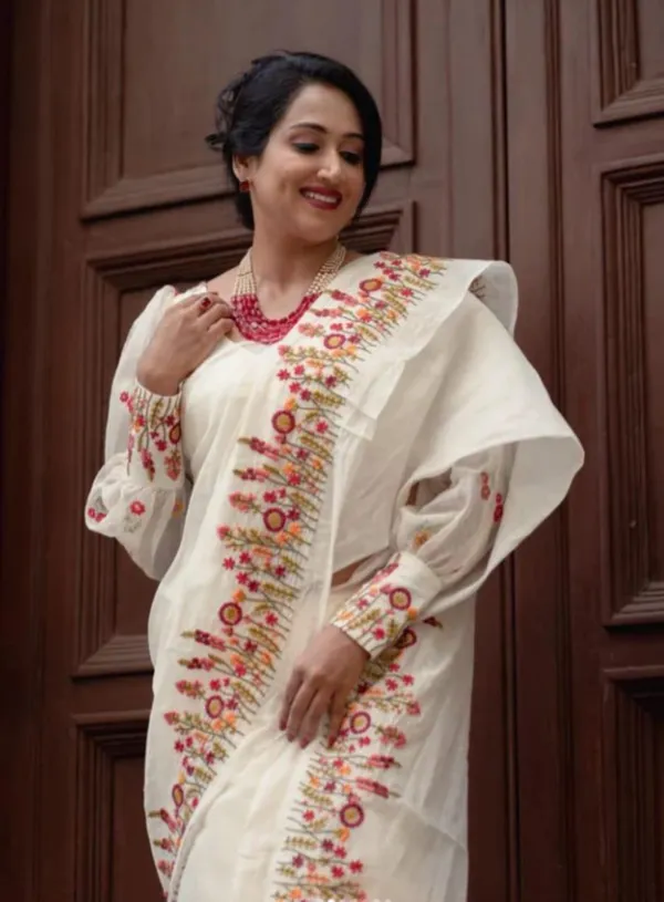 Mul_Cotton_Embroidery_Saree