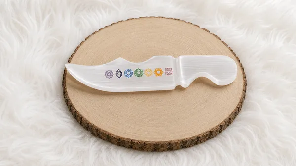 Selenite_Chakra_Energy_Wand_–_For_Aura_Cleansing_&_Protection