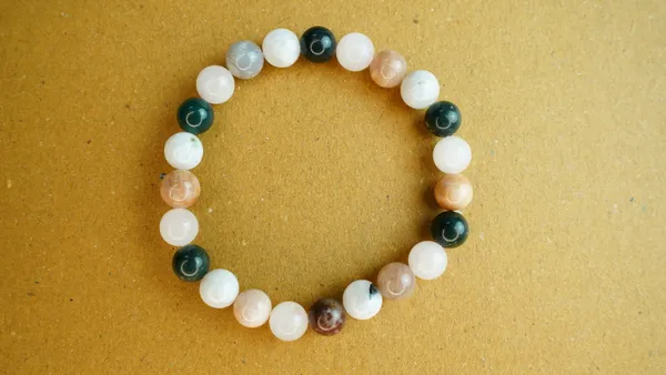 Tula_Rashi_(Libra)_Crystal_Bracelet