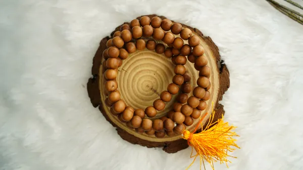 Sandalwood_Mala_–_The_Mala_of_Peace,_Devotion_&_Divine_Connection