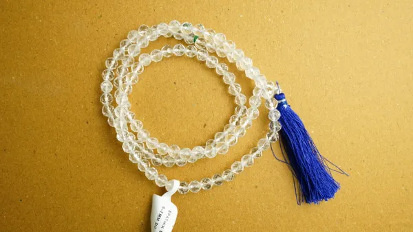 Sphatik_Mala_diamond_cut_–_The_Mala_of_Clarity,_Peace_&_Divine_Energy
