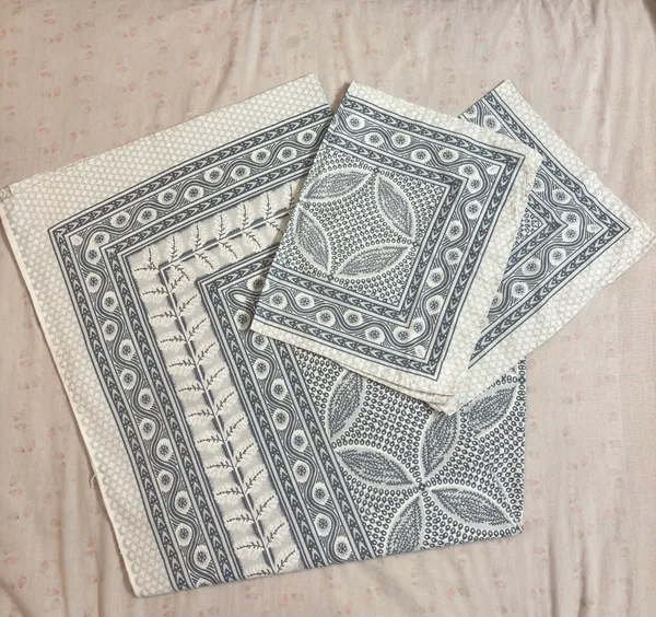 Nandrani_King_Size_Cotton_Block_Print_Bedsheet_Set_-_Design_02