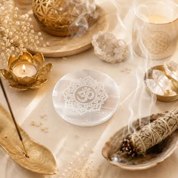 Selenite_Plate_with_Om_Symbol