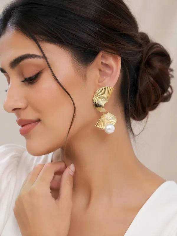 Gold_Tone_Fan_Design_Drop_Earrings_for_Women