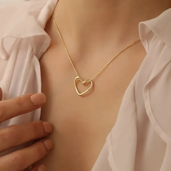 Gold_Tone_Heart_Pendant_Necklace_for_Women
