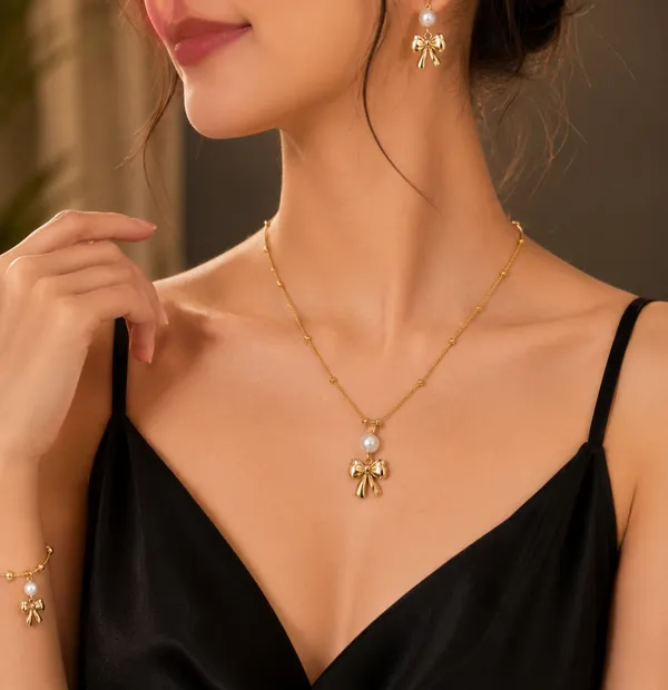 Gold_Tone_Pearl_Flower_Pendant_Necklace_for_Women