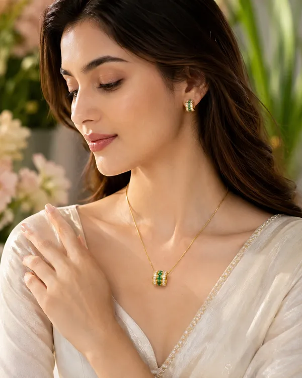 Gold_Tone_Green_Stone_Pendant_Necklace_for_Women
