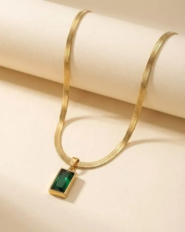 Gold_Tone_Green_Pendant_Necklace