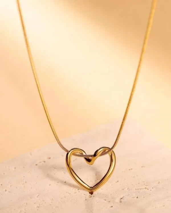 Gold_Tone_Heart_Pendant_Necklace_for_Women
