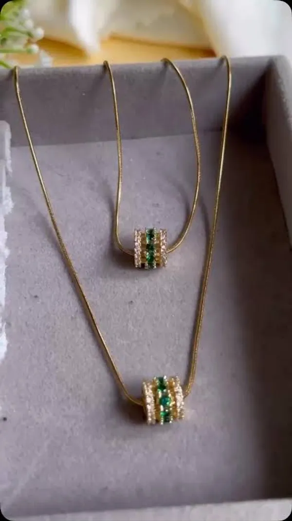 Gold_Tone_Green_Stone_Pendant_Necklace_for_Women