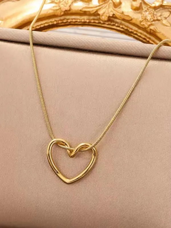 Gold_Tone_Heart_Pendant_Necklace_for_Women