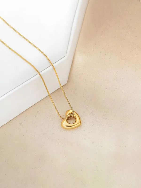 Gold_Tone_Heart_Pendant_Necklace_for_Women