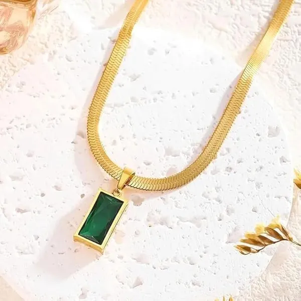 Gold_Tone_Green_Pendant_Necklace