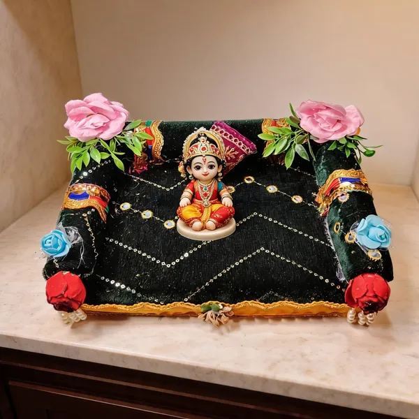 Dark_Green_Wooden_Singhasan_For_Laddu_Gopal_Ji