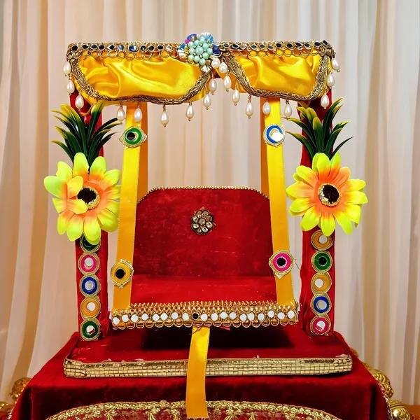 Red_Square_Wooden_Jhula_For_Laddu_Gopal_Ji
