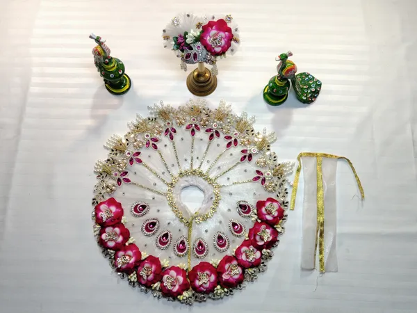 White_base_pink_gulaab