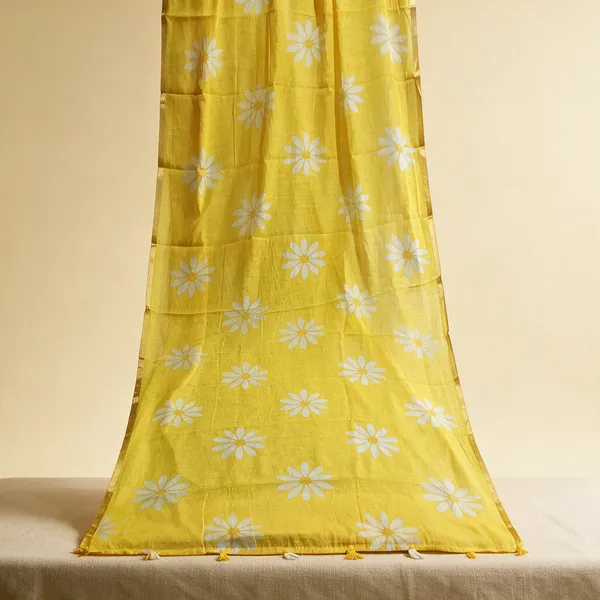 Yellow_Floral_Print_Ethnic_Saree_For_Women