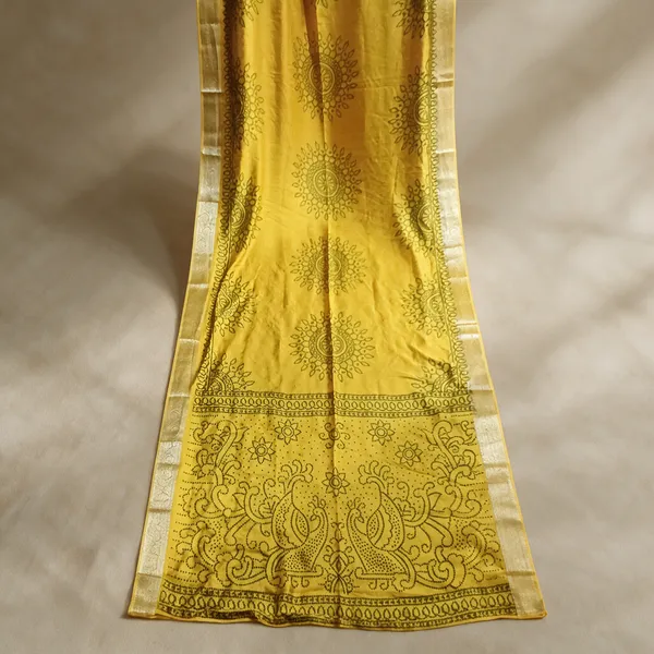 Yellow_Printed_Saree_For_Women
