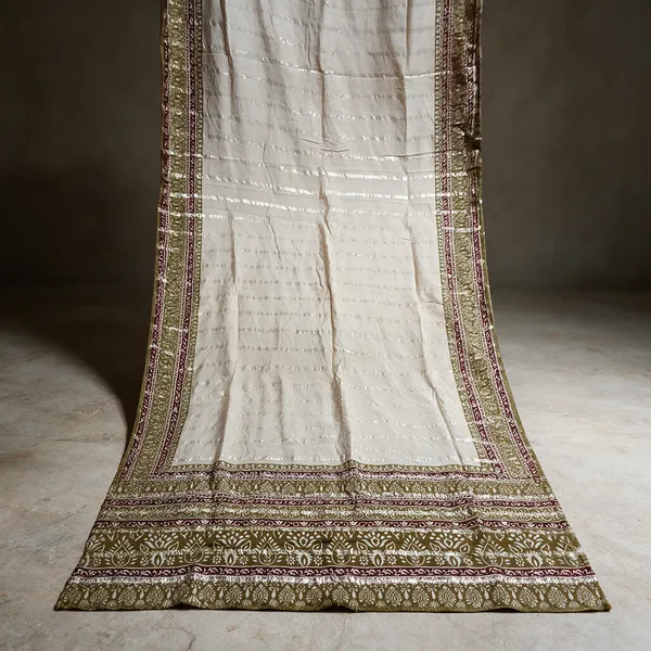 Off_White_Traditional_Border_Saree_For_Women