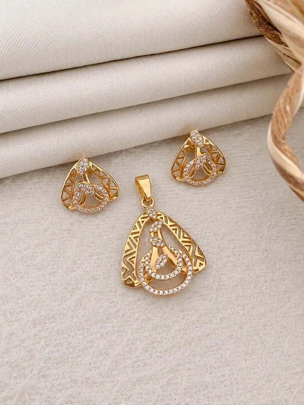 Gold_Tone_Metal_Crystal_Teardrop_Filigree_Pendant_Earring_Set_For_Women