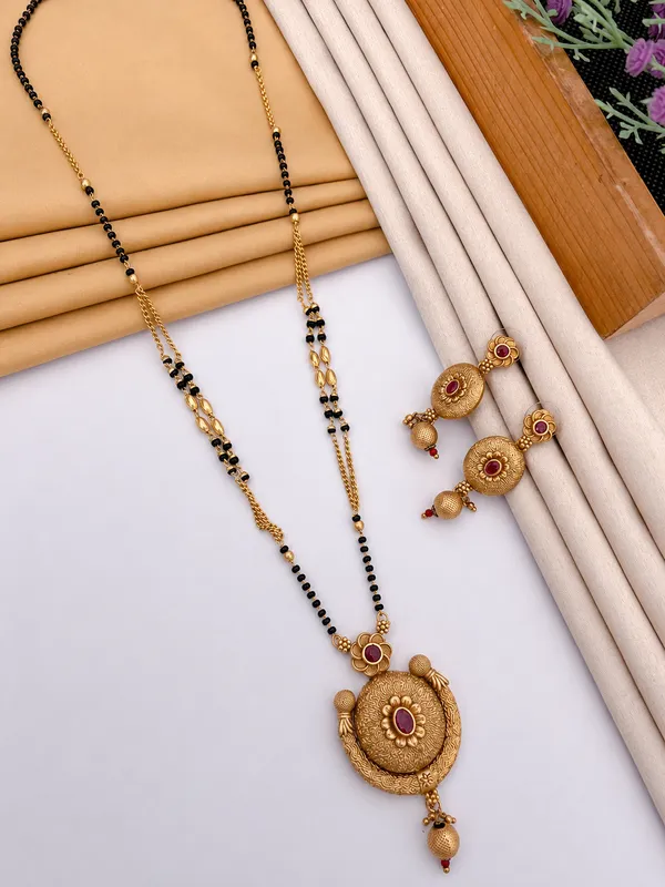 Gold_&_Black_Bead_Round_Pendant_Mangalsutra_Set_For_Women