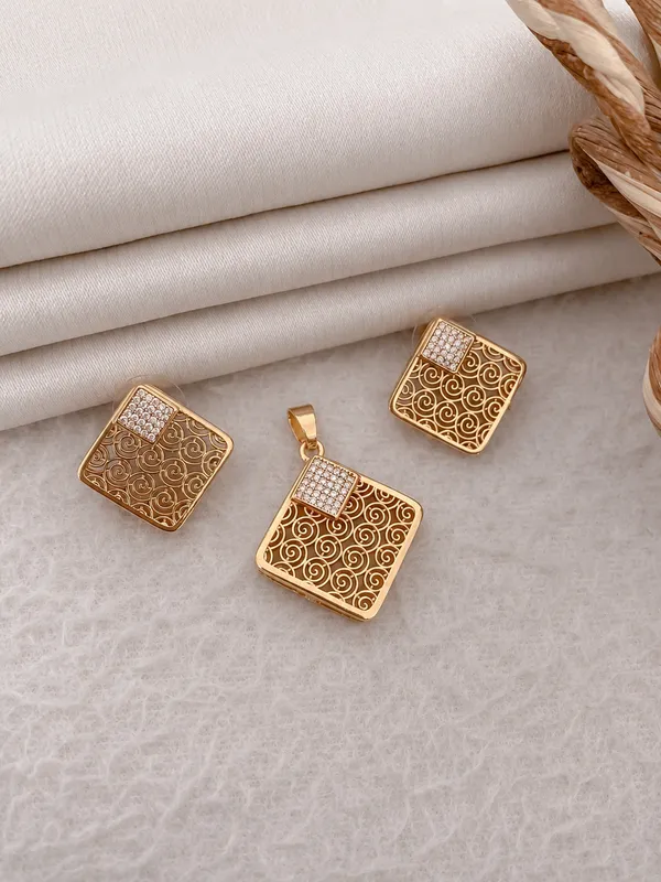 Gold_Tone_Filigree_pendant__-_earring_for_Women
