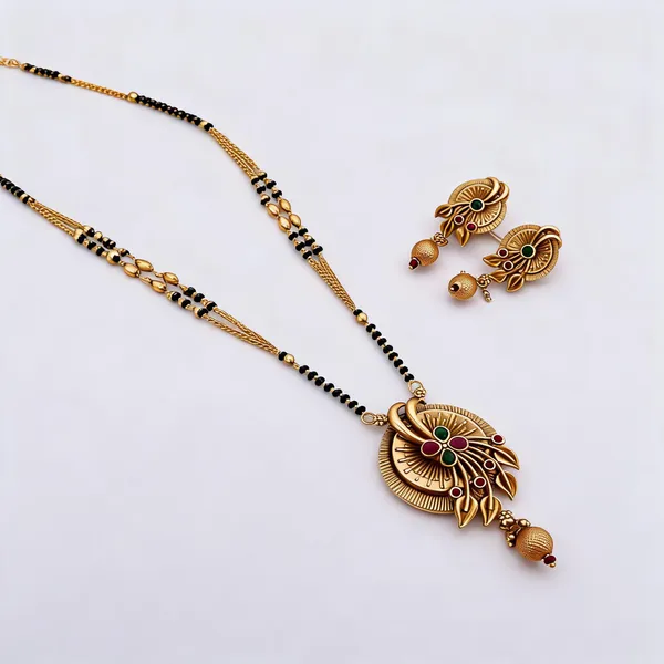 Gold_&_Black_Bead_Floral_Pendant_Mangalsutra_Set_For_Women