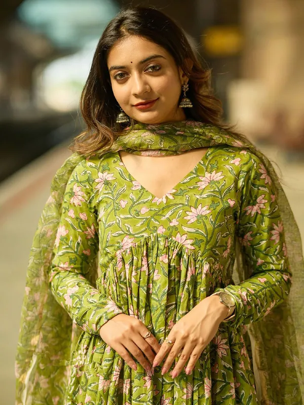 Green_Rayon_Floral_Print_Flared_Kurta_Set_For_Women