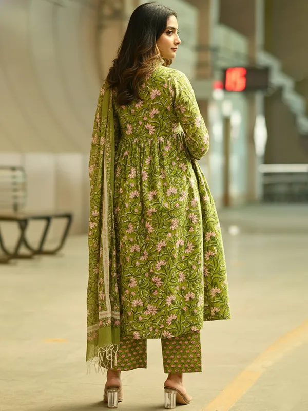Green_Rayon_Floral_Print_Flared_Kurta_Set_For_Women