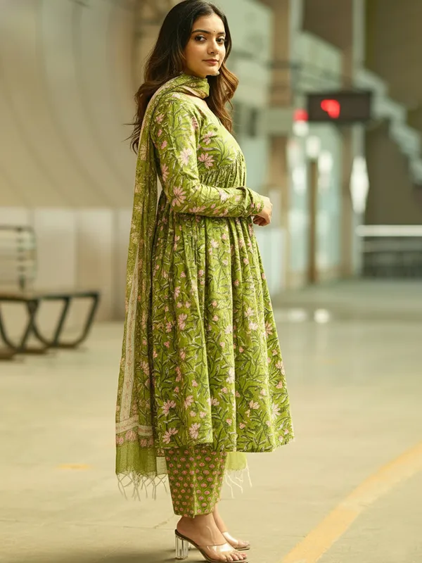 Green_Rayon_Floral_Print_Flared_Kurta_Set_For_Women