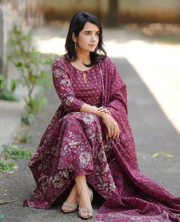 Maroon_Rayon_Floral_Print_Kurti_Pant_Dupatta_Set_For_Women
