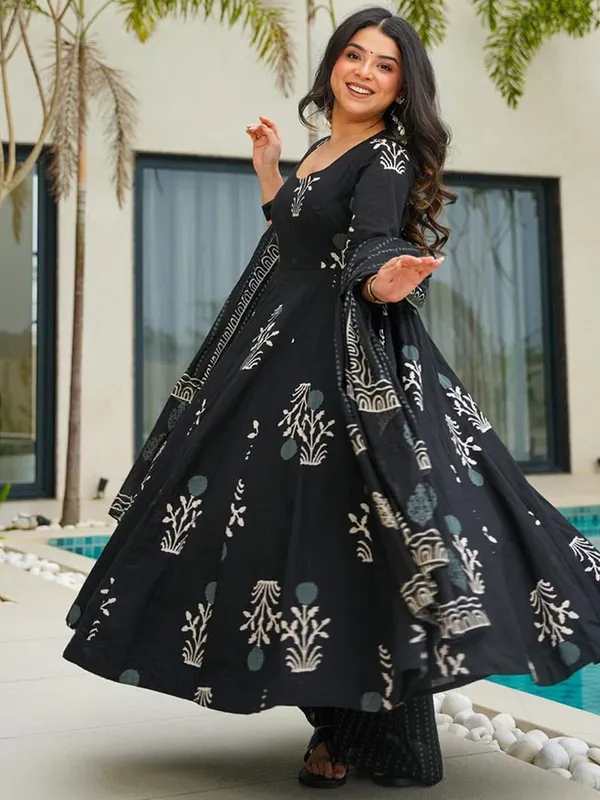 Black_Rayon_Printed_Anarkali_Suit_Set_For_Women