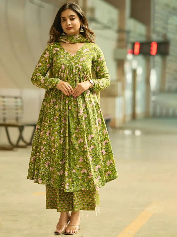 Green_Rayon_Floral_Print_Flared_Kurta_Set_For_Women