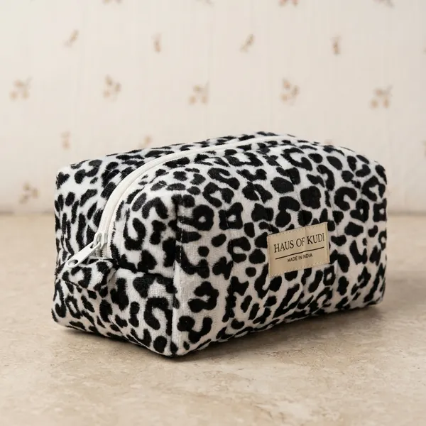Textured_Velvet_Leopard_Pouch
