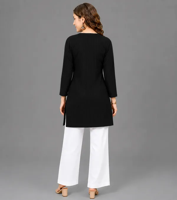 Black_Textured_Regular_Fit_Kurti_for_Women