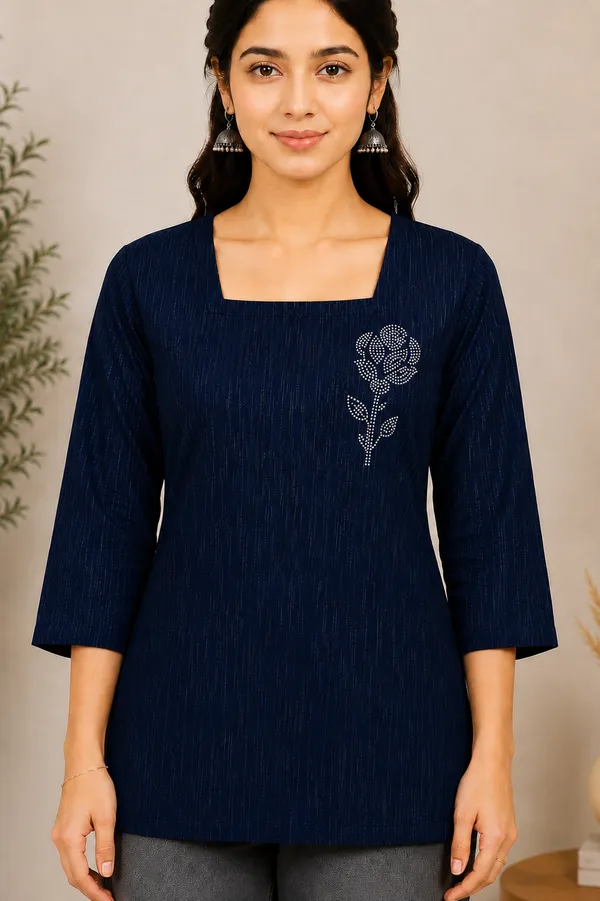 Maroon_And_Navy_Textured_Straight_Fit_Kurti_For_Women