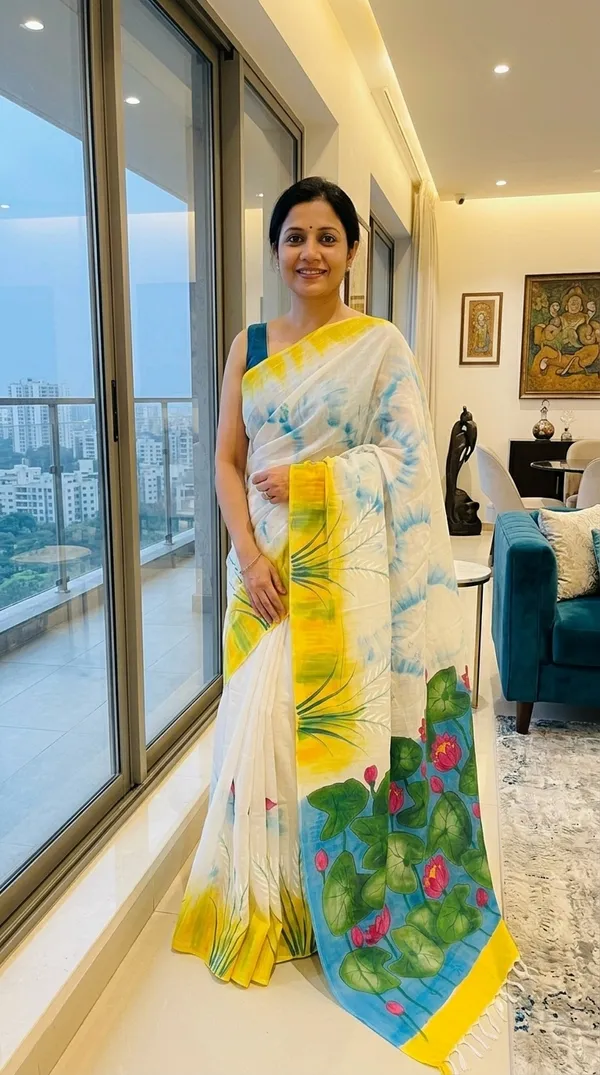 Adibani_Neel_Sarovar_White_Blue_Cotton_Hand-Painted_Saree_-_Pallu_Canvas_Collection