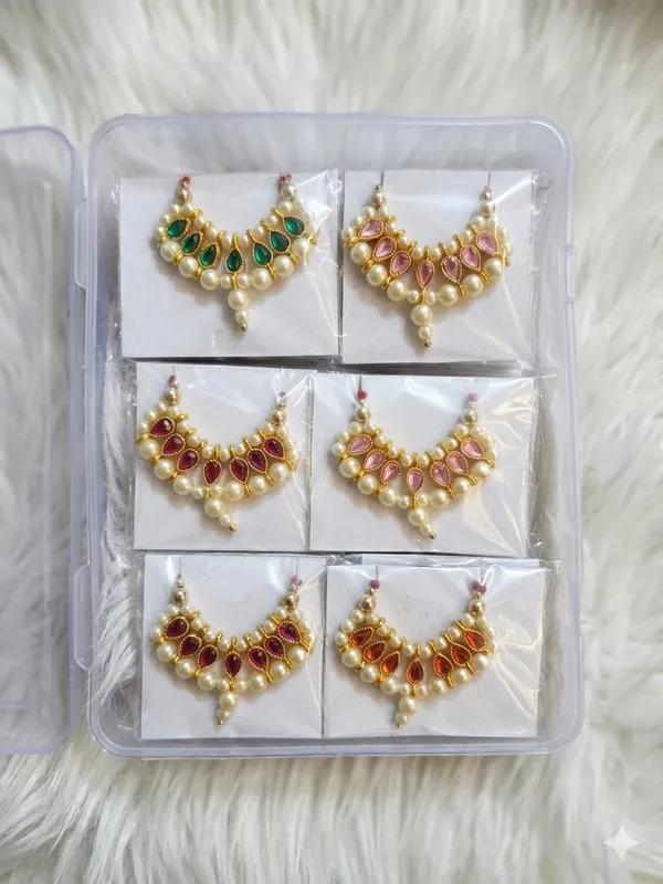 Multicolour_Kundan-Style_Pearl_Crescent_Jewellery_Set_for_Women