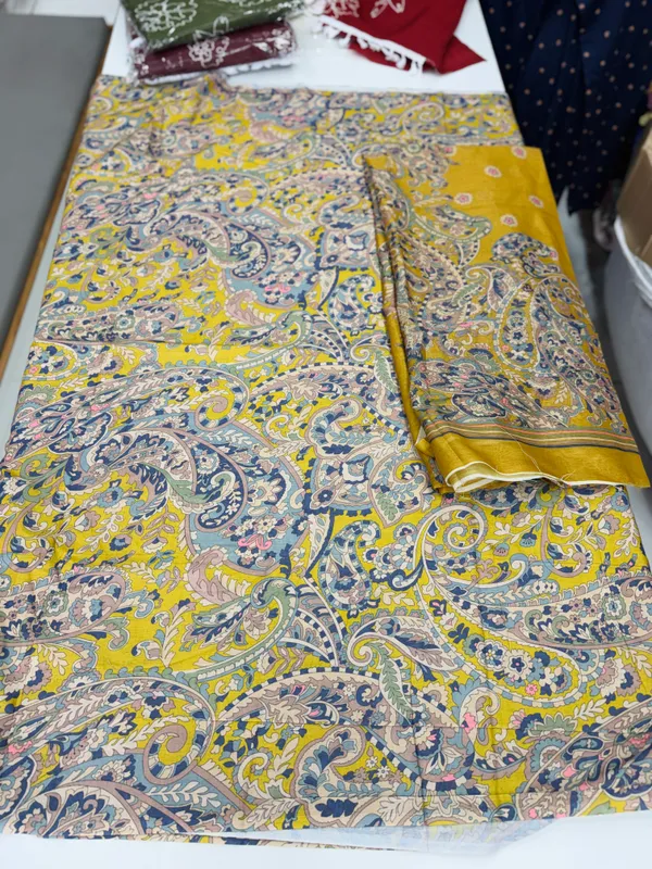 Yellow_Georgette_Paisley_Print_Saree_For_Women